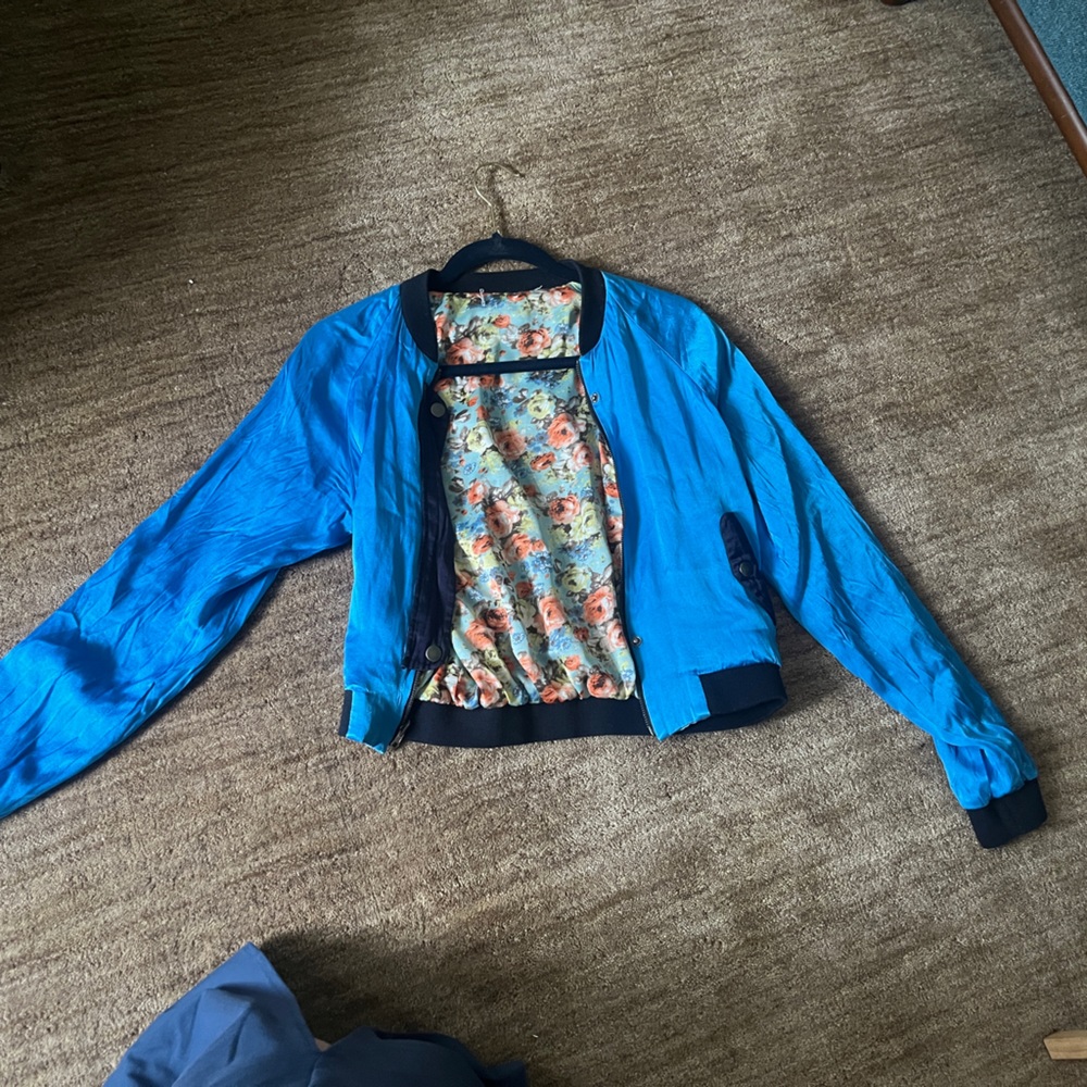 Reversible spring jacket